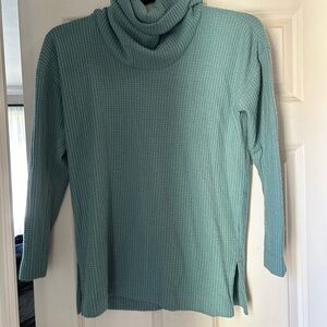 Women’s lightweight thermal top